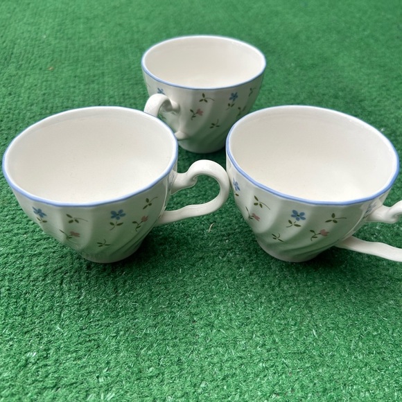 Johnson Brothers Melody Ceramic Plate 22 pieces!!
Made in England! - Picture 2 of 6